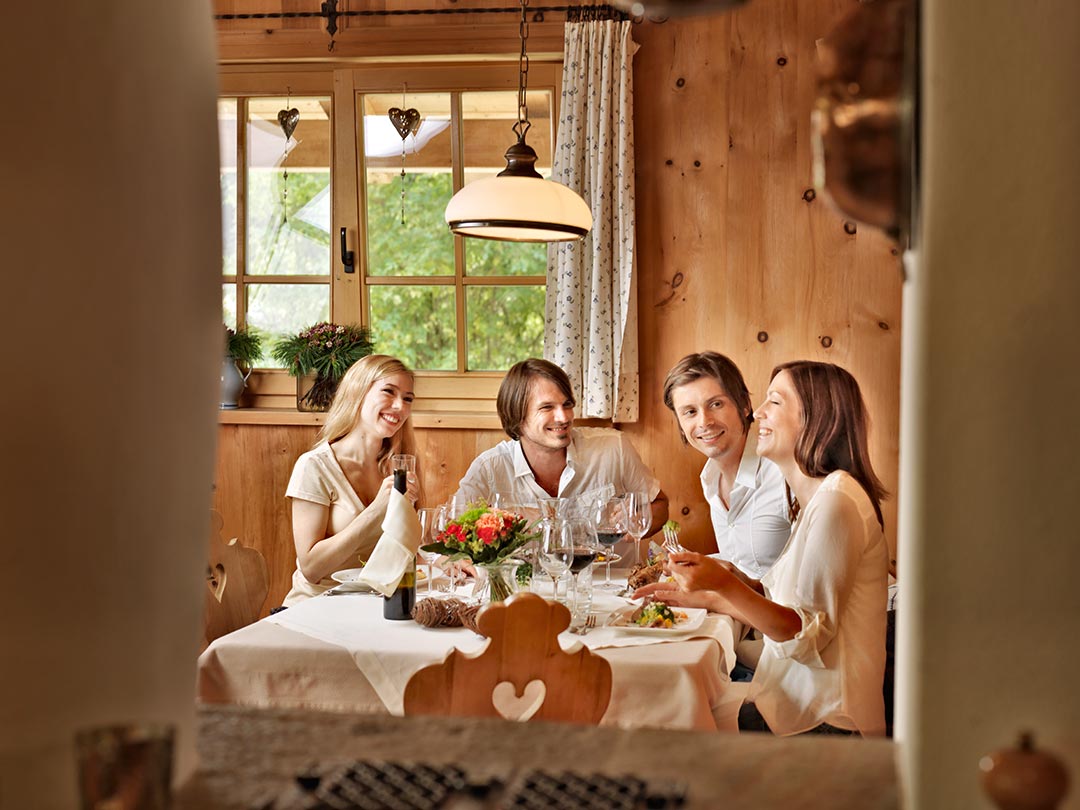 Restaurant Oetz Gasthaus Achwirt mit Terrasse im Ötztal in Tirol - Regionale Produkte, originelle Tiroler Gerichte